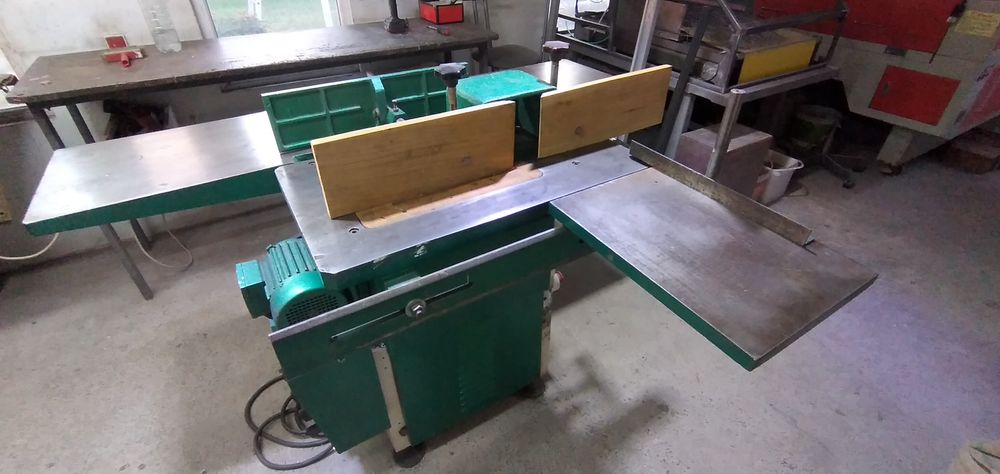 Пет операционна дървообработваща машина