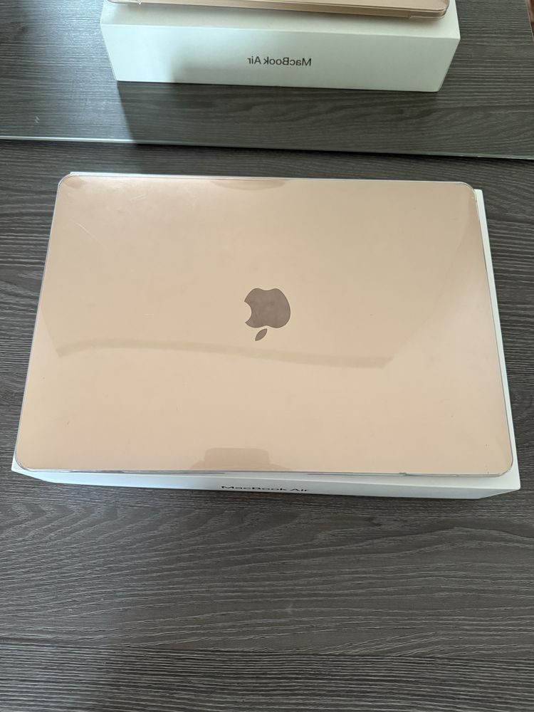 Продаю MacBook Air M1 13.3” — в отличном состоянии!