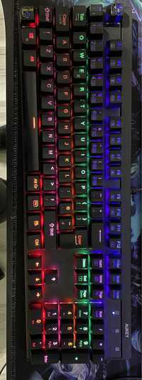 Tastatură Mecanică RGB