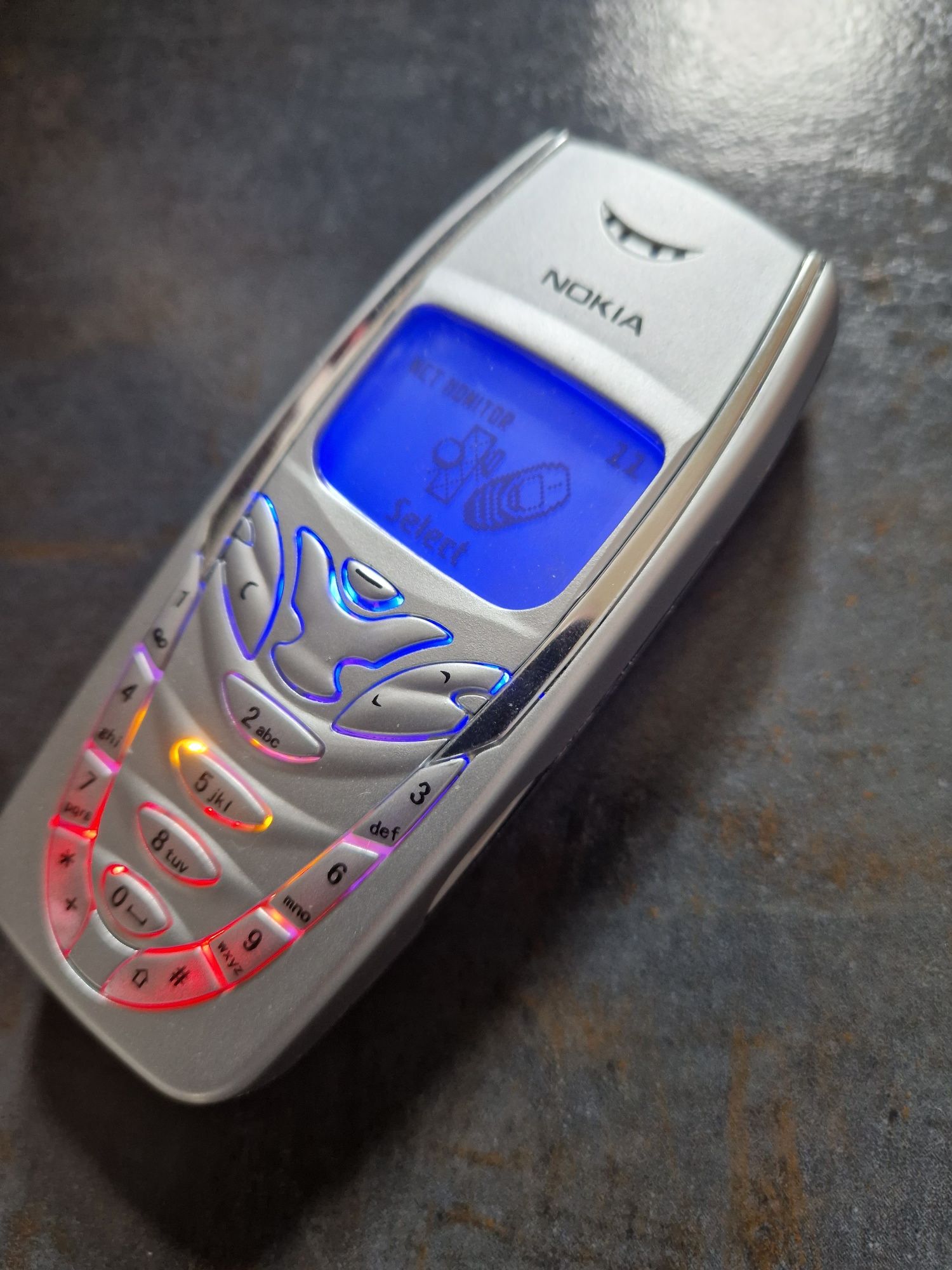 Nokia 3310 cu Wireless Charging, LEDS & Software MOD