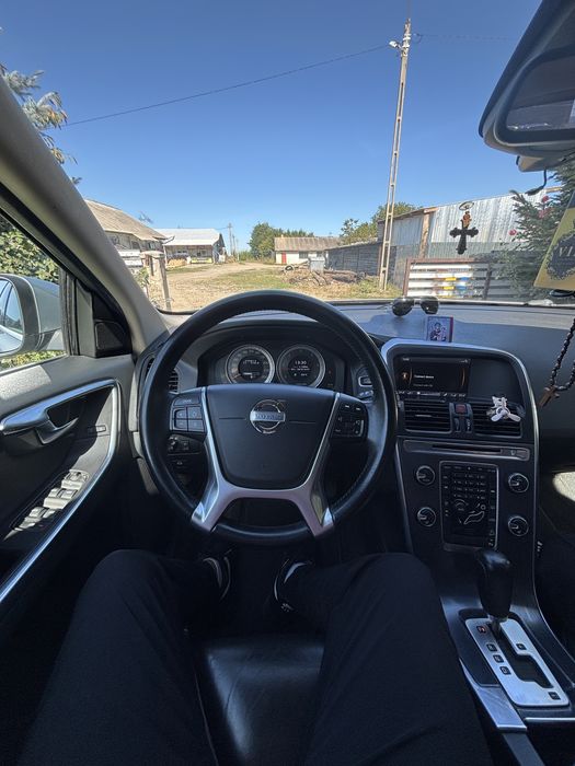 Volvo XC60 – An 2013, culoare gri metalizat