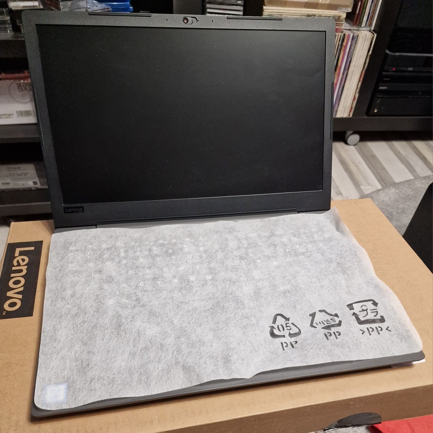 Laptop notebook Lenovo V130 - pachet complet, ca nou