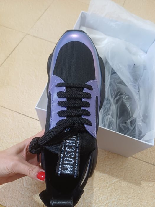 Сникърси Moschino