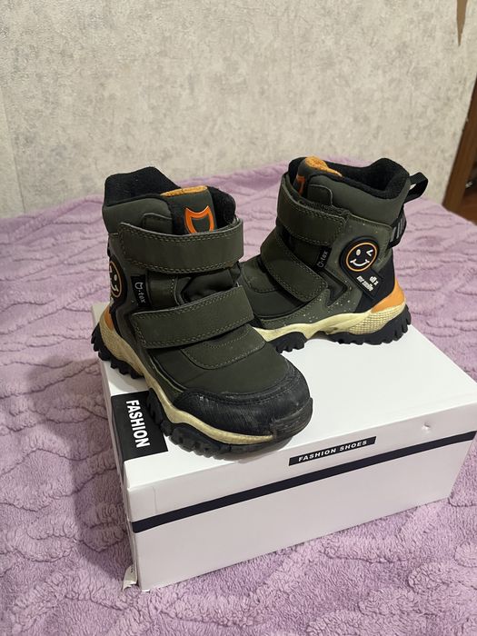 Продам зимние ботинки детские