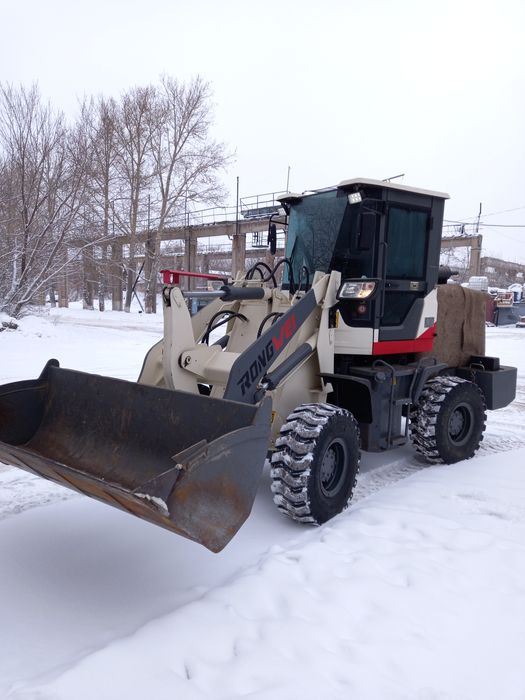 Срочно продам фронтальный погрузчик марки Rongwei китайского производс