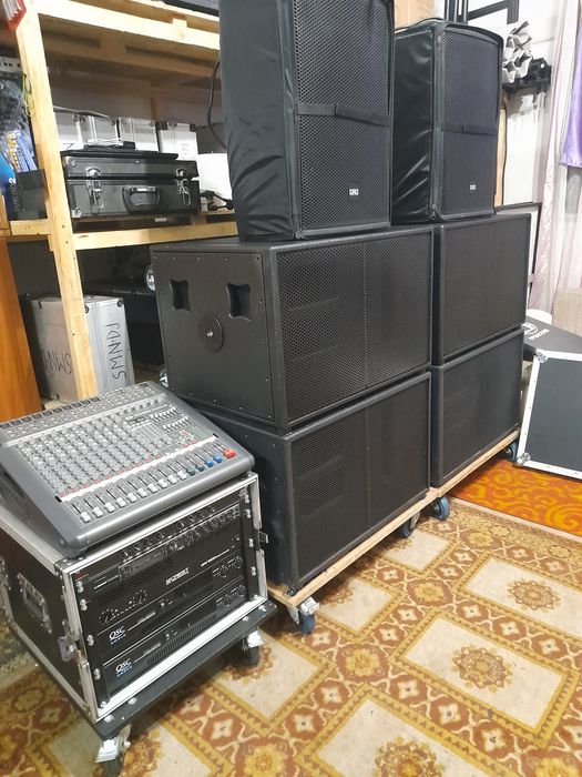 Închiriez boxe, lumini,fum greu,artificii