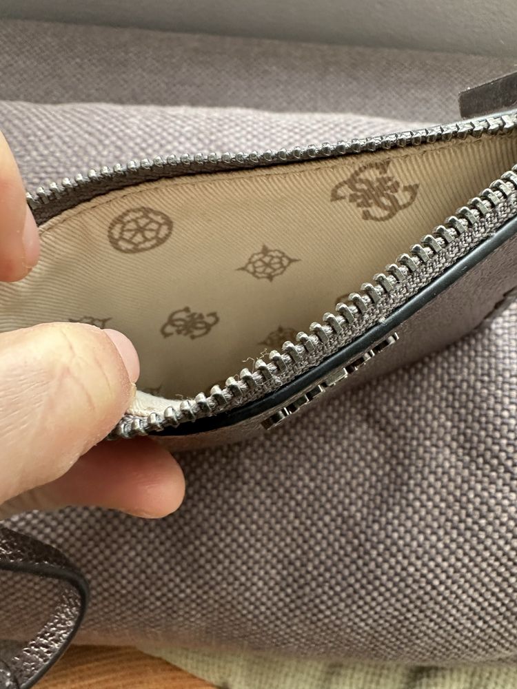 Оригинална чанта Guess с портмоне
