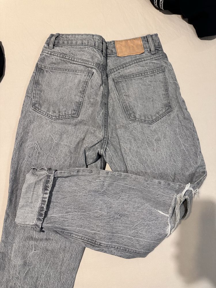 Скъсани дънки Zara