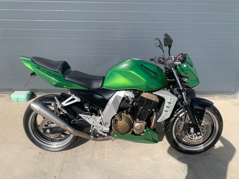 Funmoto vinde Kawasaki z750 2005 stare foarte buna!!!