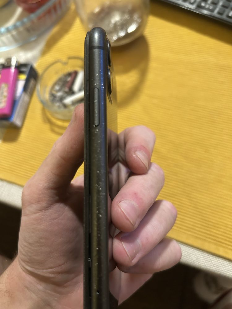 Vand iphone 11 64gb necesita baterie