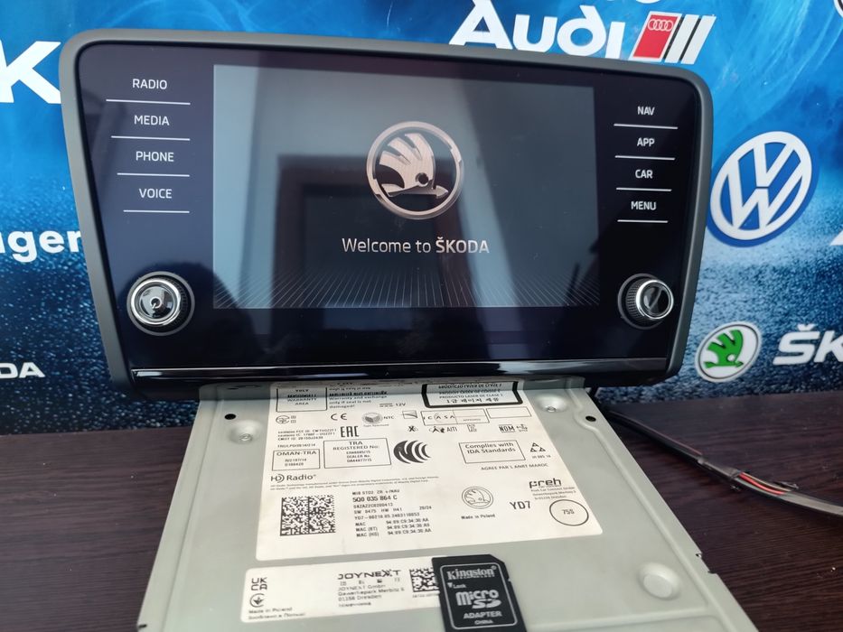 Vând navigație mib2 display+ unitate+ camera oem spate Skoda Carplay A