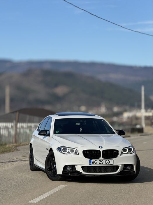 BMW Seria 5 F10 525d pachet M int+ext, trapa, volan custom, ambientale