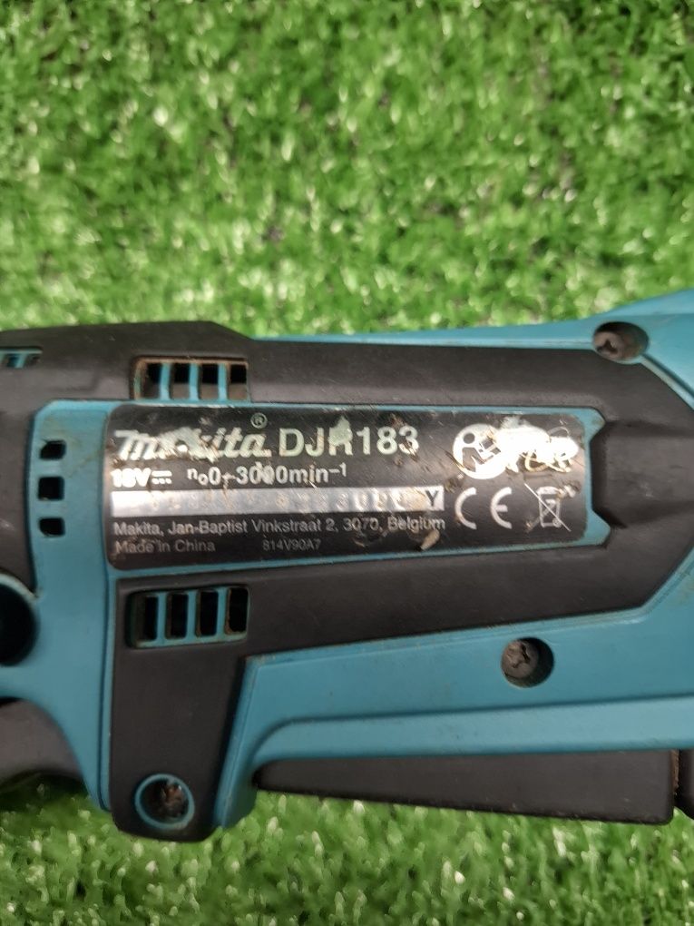 Саблен трион на Makita DJR183
