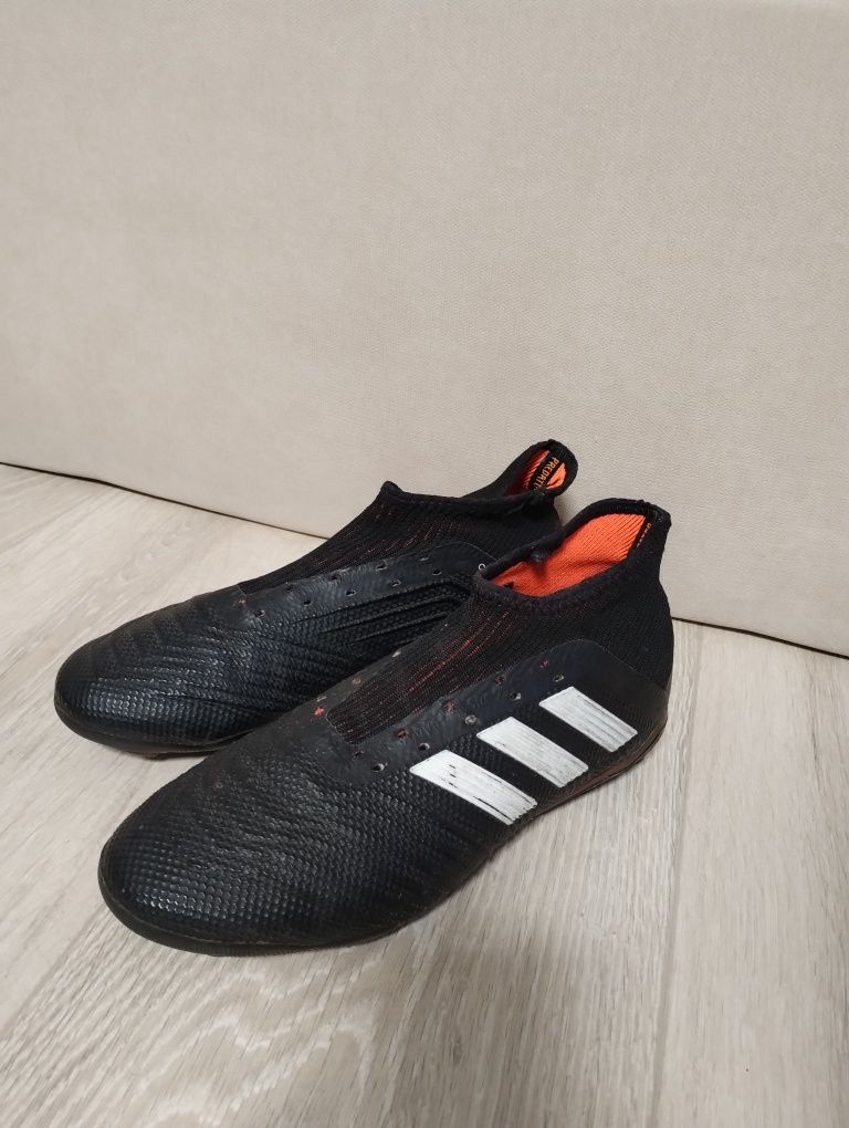 Adidas predator 18.3 бутонки