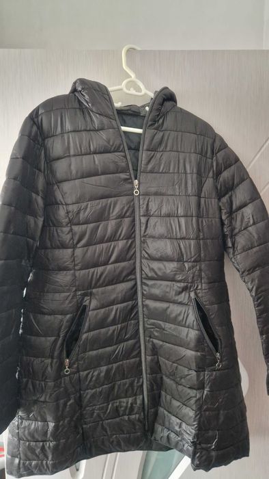 Продавам дамско зимно яке.