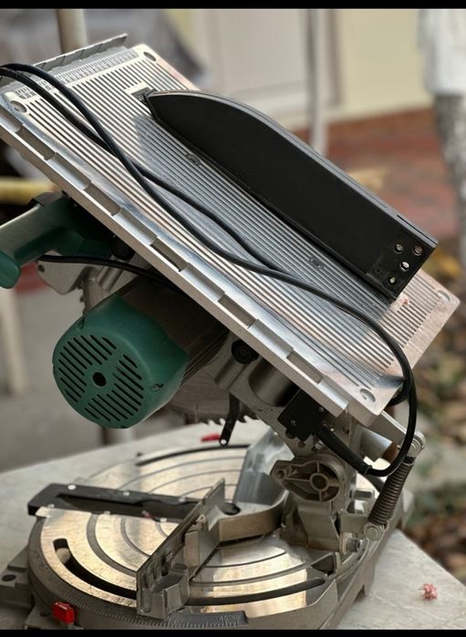 Торцовочная пила б/у