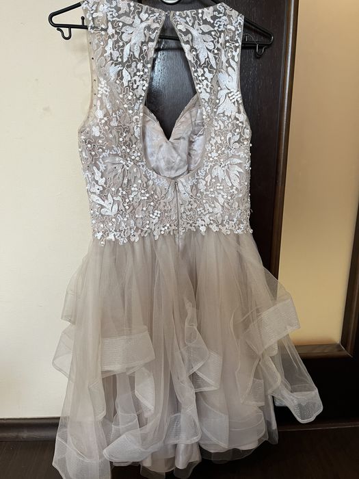 Официална рокля Laona