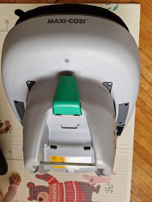 Бебешко кошче за кола 0-12 /360° + кошница Maksi Cosi с изофикс база