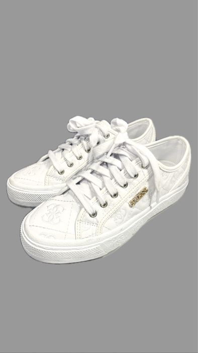 Vand adidasi guess originali