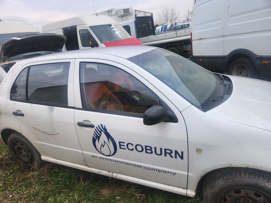 Faruri. Bara. Capotă Skoda Fabia