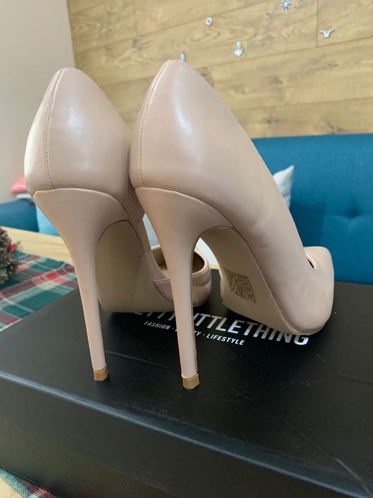 Nude обувки на висок ток Pretty little things