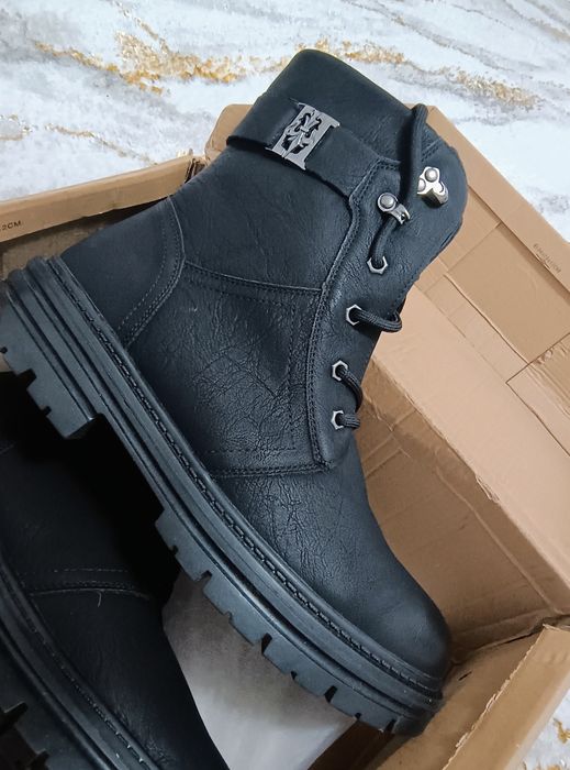 Ботинка размер 41