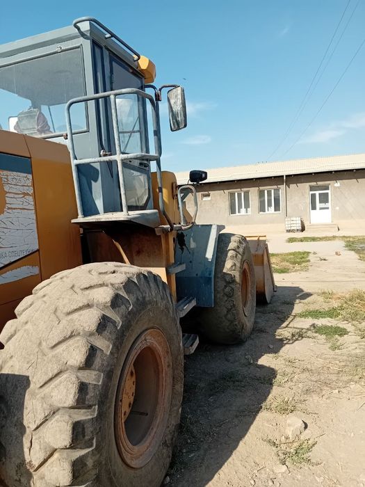 Продаётся погрузчик 3куб