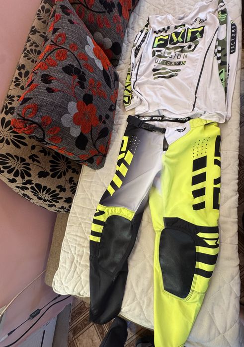 Мотокрос екип FXR