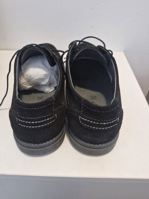 Vând pantofi din piele întoarsă ecologica