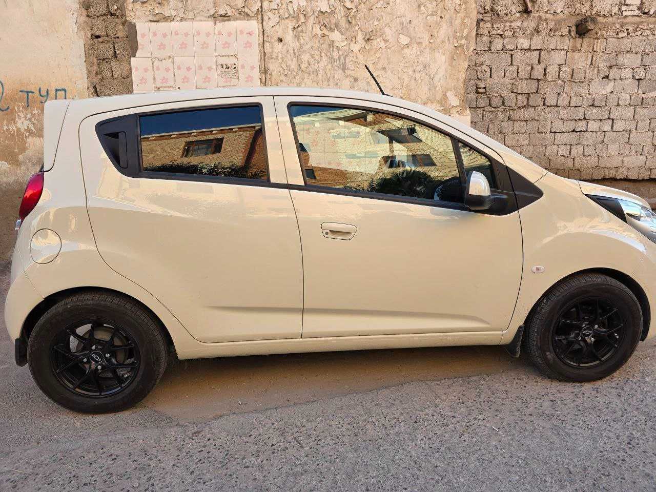Spark ravon avtomat 2020 idial 8300$ probek 44000 moshina benzn  92-95