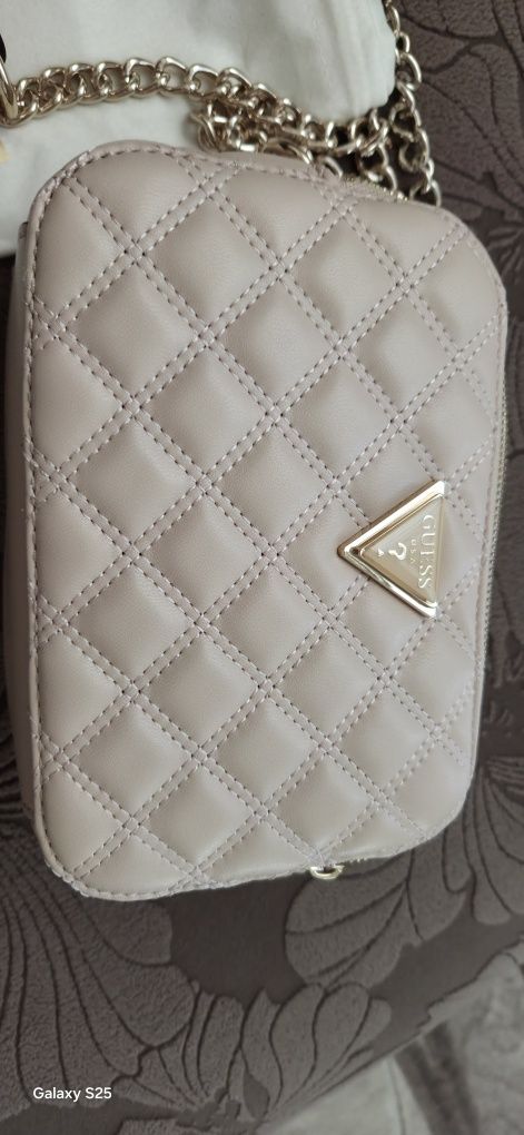 Нова чанта Guess
