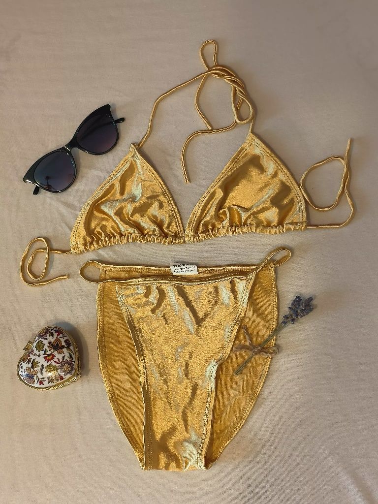 Costum de baie auriu