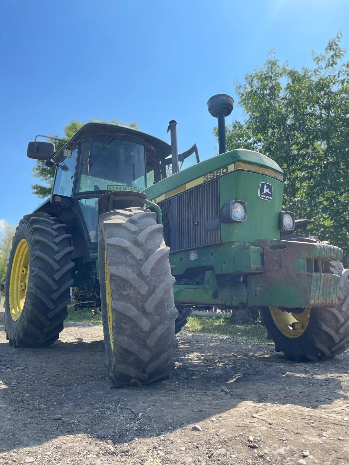 Vând tractor JOHN DEERE 3350