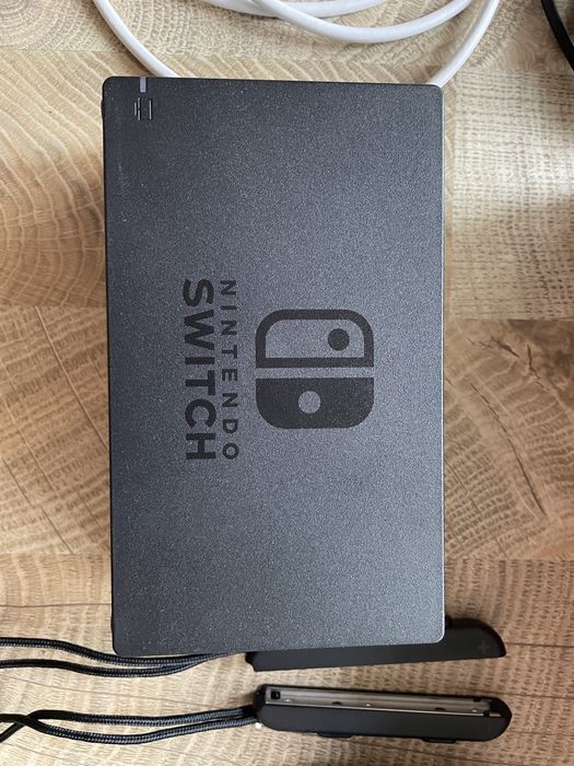 Nintendo switch negru v2 cu husa ti hardshell si controller nintendo