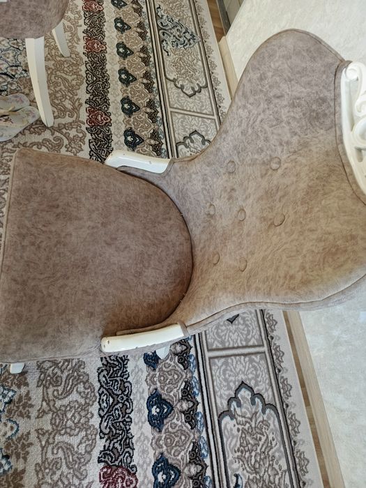 Комплект стол сотилади