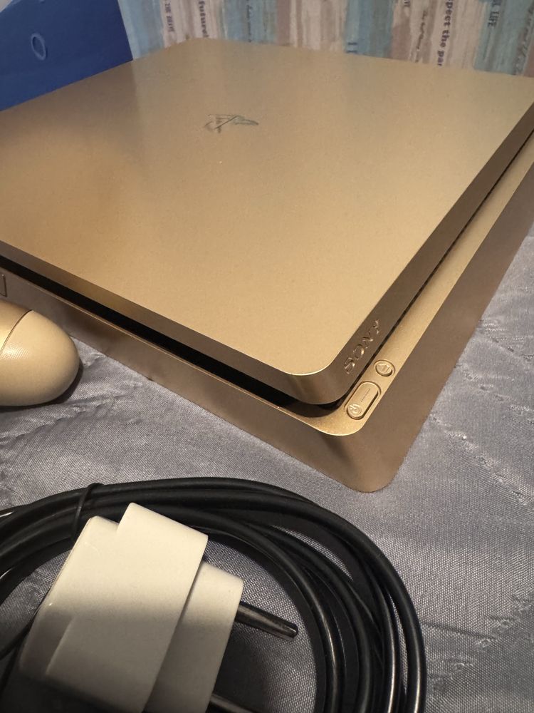Play Station 4 slim 1 TB - gold + 4 игри