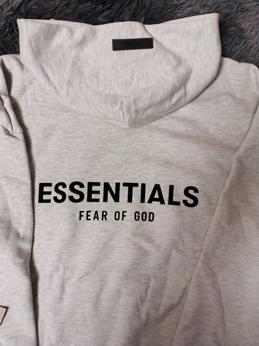 Hanorac essentials nou cu eticheta