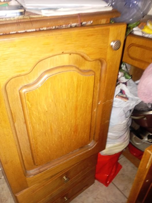 Mobila de bucătărie din lemn masiv