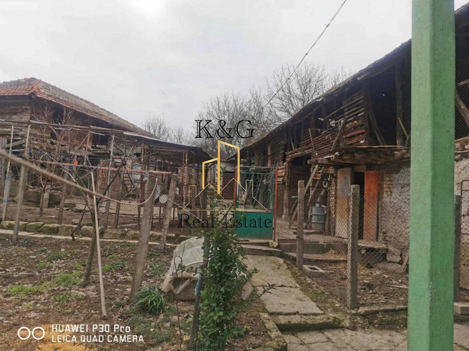 Двуетажна къща в с. Дряновец