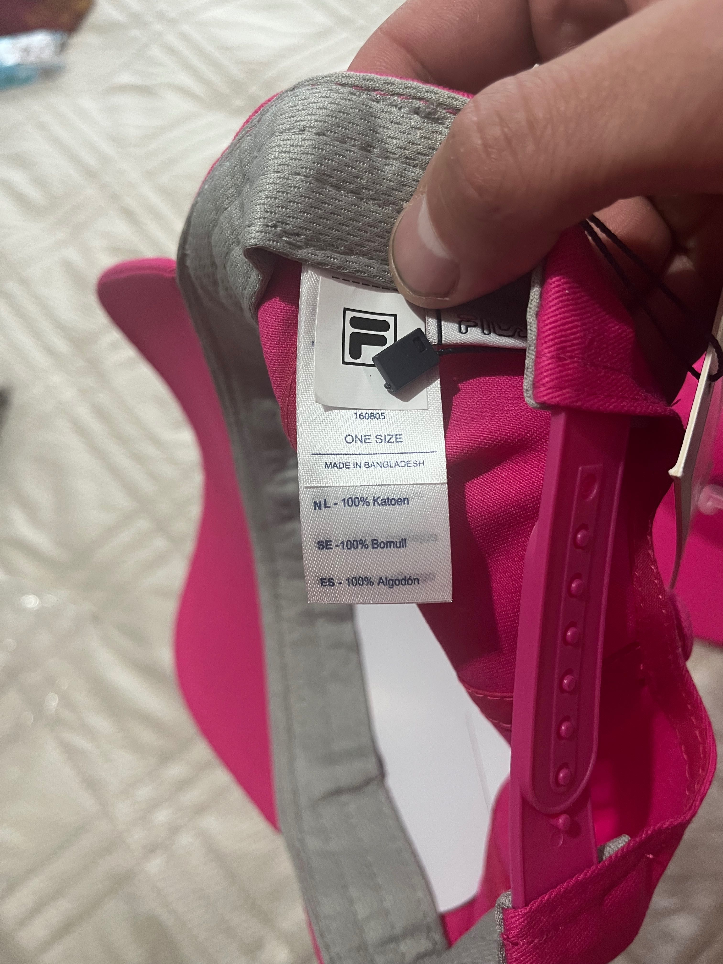 Чисто нови шапки Fila