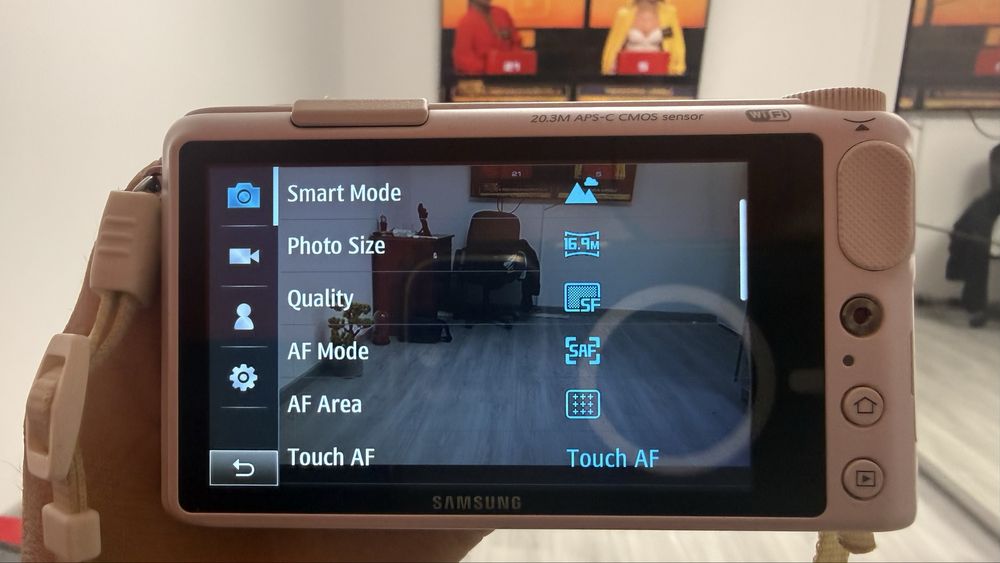 Samsung NX2000 mirrorless smartcam