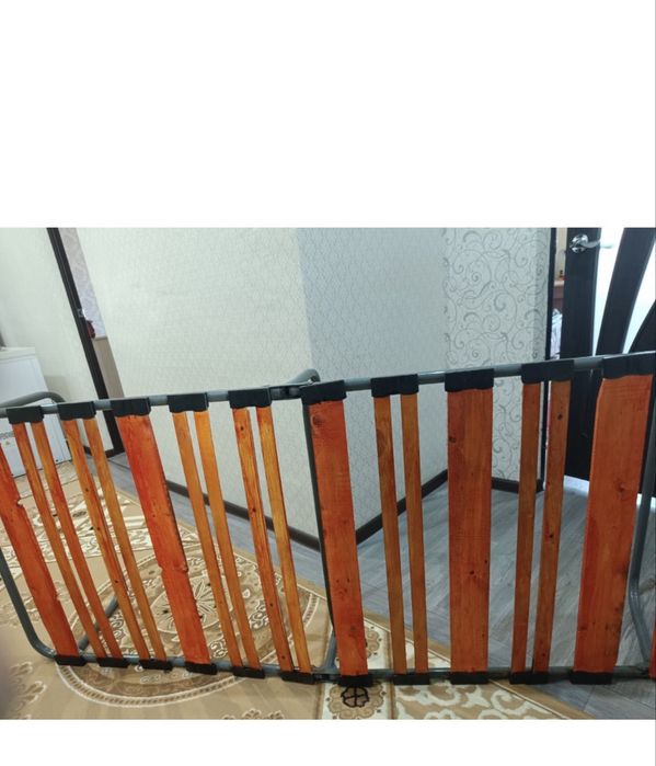 Раскладушка дернвянная с металлической основой