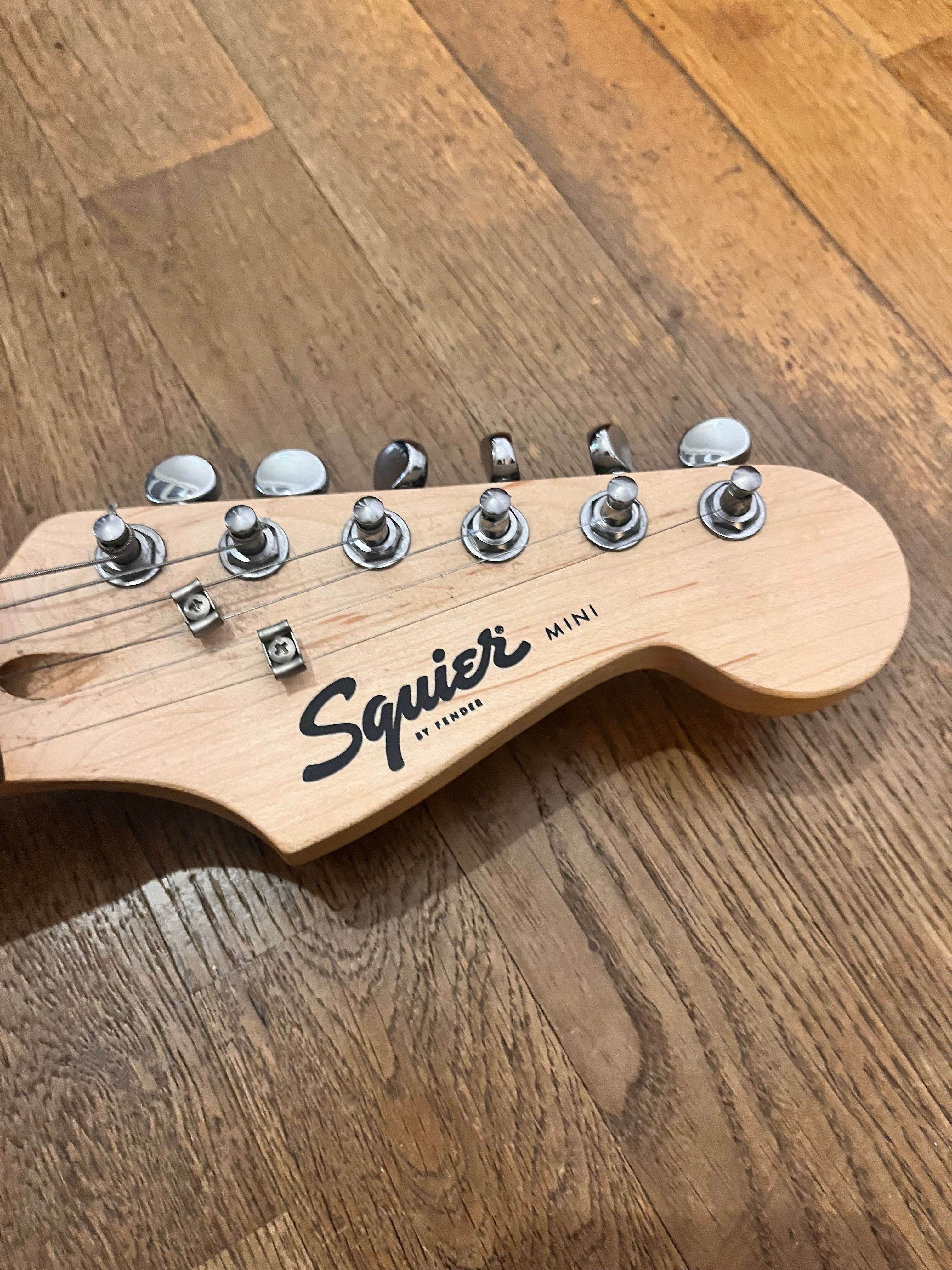 Електрическа Китара 3/4 размер Fender Squier Mini Stratocaster, Black