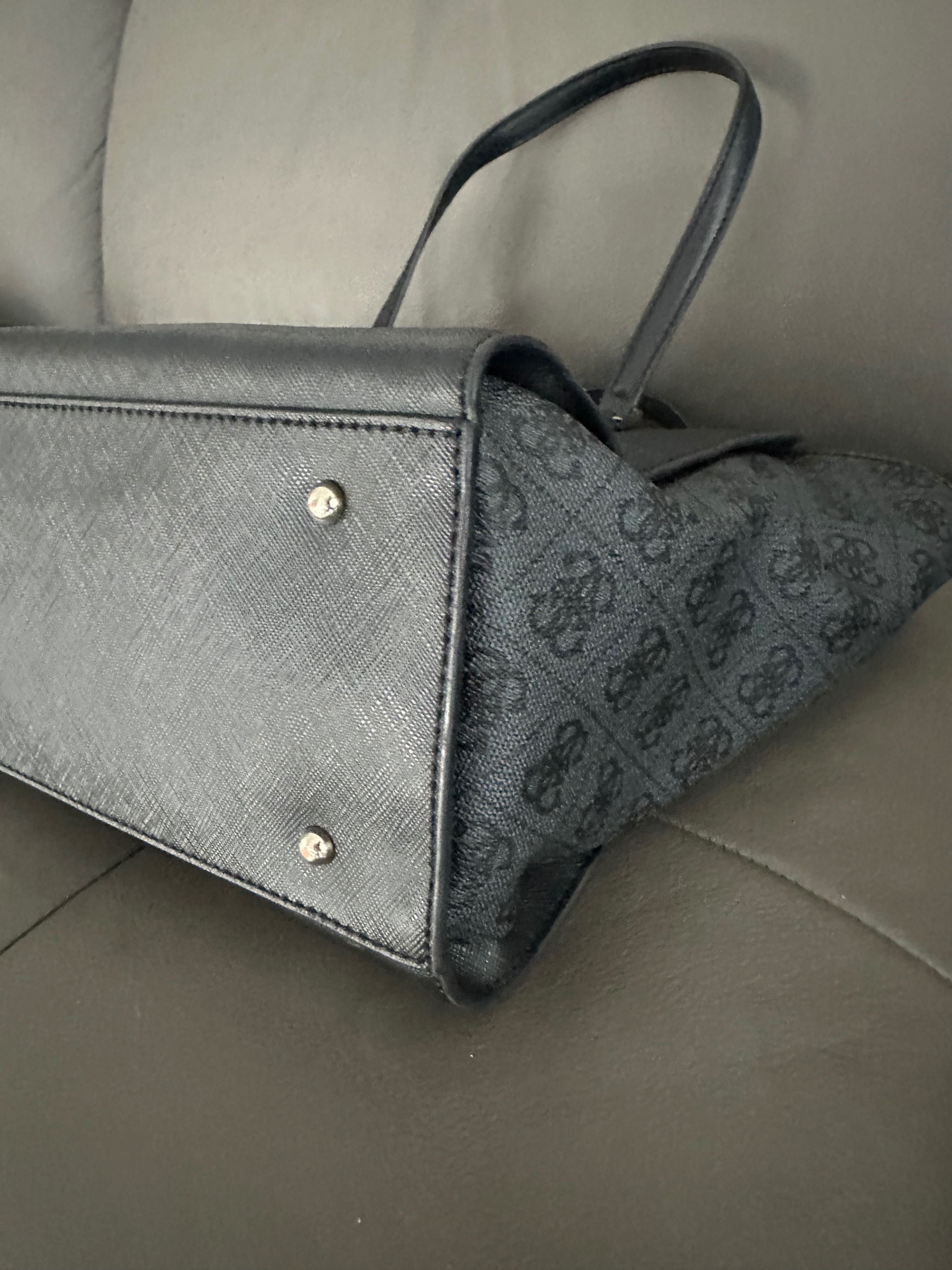 Черна чанта GUESS