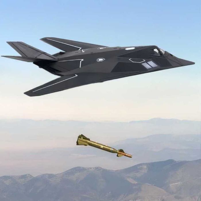 Macheta avion metalica F-117A Nighthawk Stealth scara 1:72 25cm