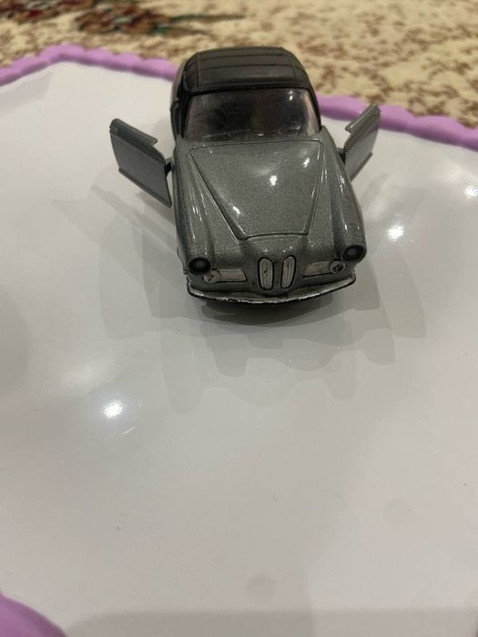 Продам игрушки , самолёт - трансформер