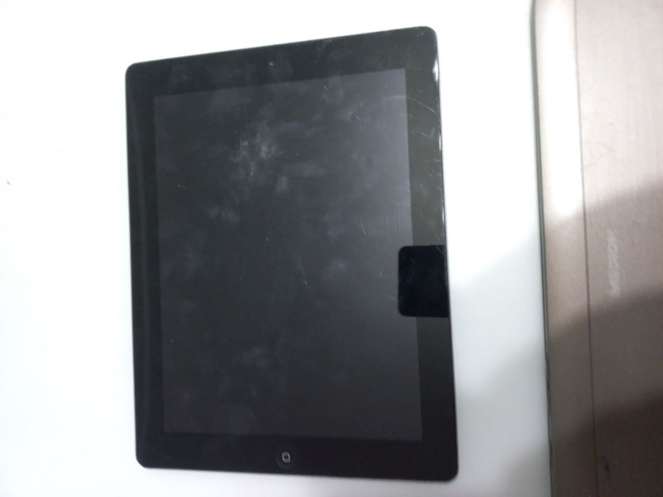 Medion Akoya P2214T si Ipad2  tableta