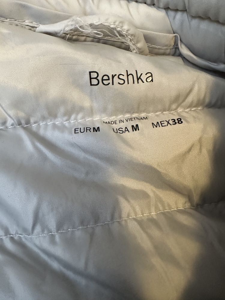 Яке на Bershka