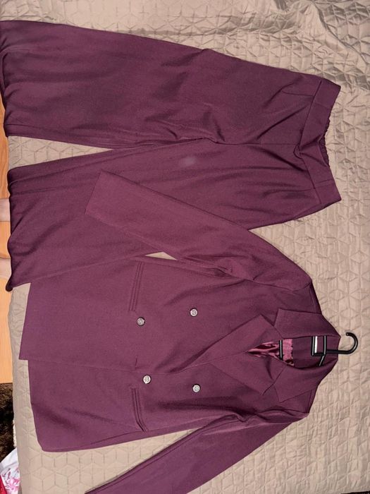 Продам костюм новый