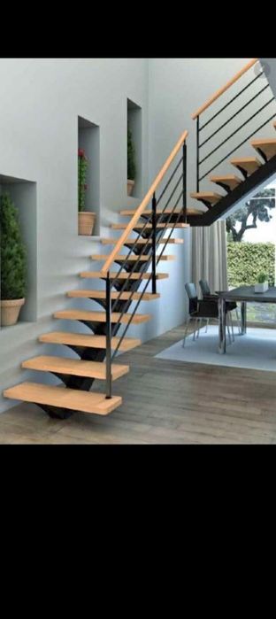 Scara interioara la comanda pe vang central